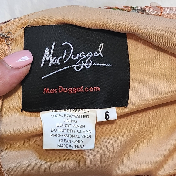 NWT Mac Duggal Floral Print Sequined Puff Sleeve Gown Size 6 Apricot - Picture 12 of 16